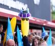 Bananele gonfabile fac parte din tradiția lui Manchester City // Foto: Imago