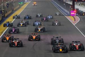 Marele Premiu de la Singapore » Verstappen conduce detașat cursa