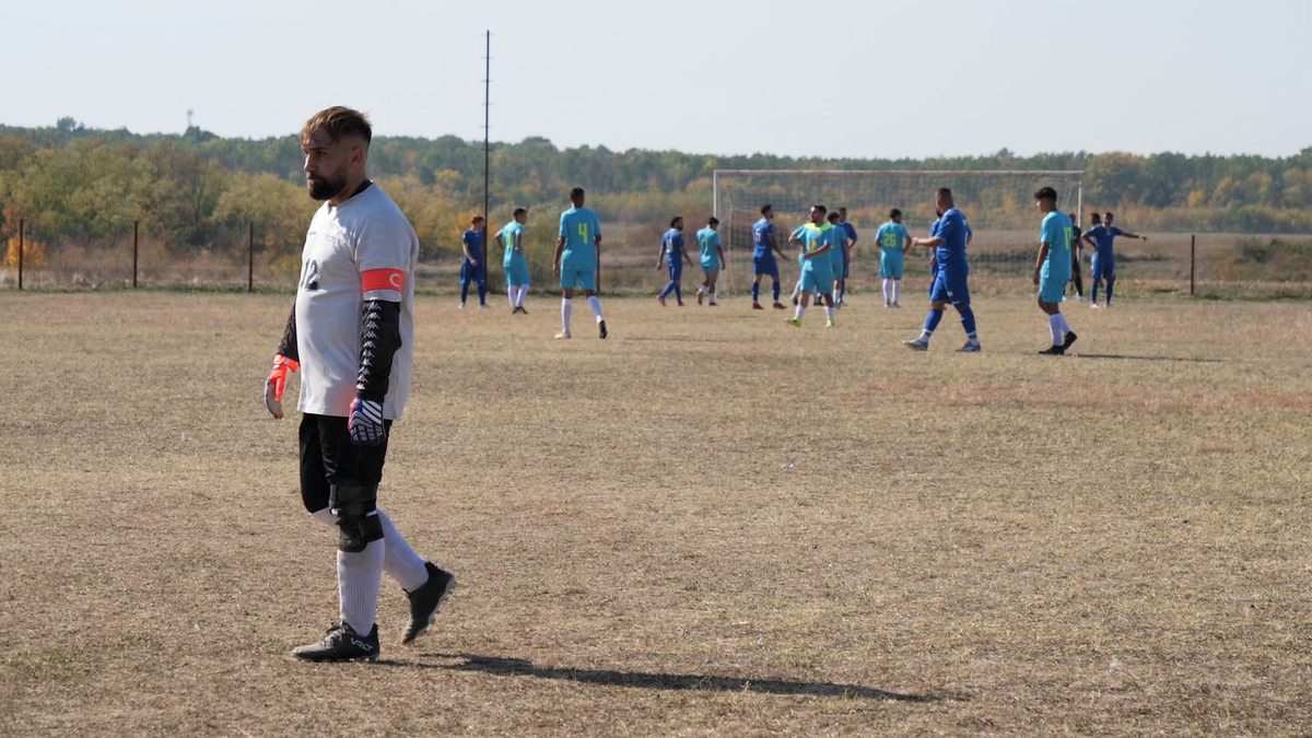 Cum arată derby-ul din Liga a 6-a din comuna care a dat un campion cu Steaua: „Nu facem grătar, că n-avem cărbuni!”
