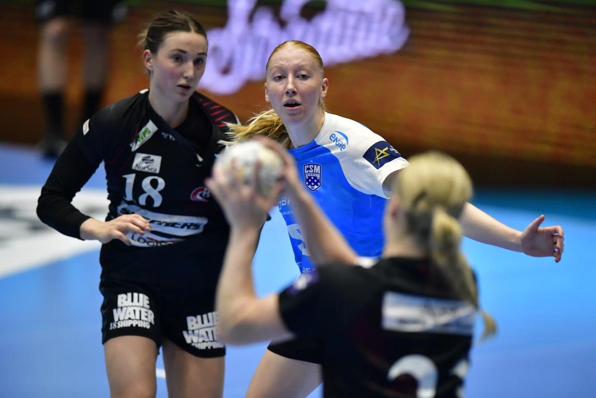 Tyra Axner și tatăl ei, Tomas Axner, în CSM București - Esbjerg