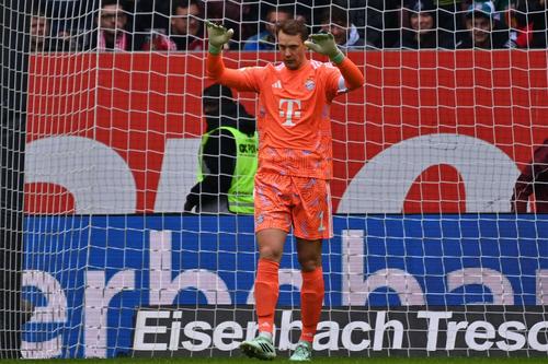 Manuel Neuer își cere scuze pentru gafa din secunda 8 a meciului cu Augsburg / Foto: Imago