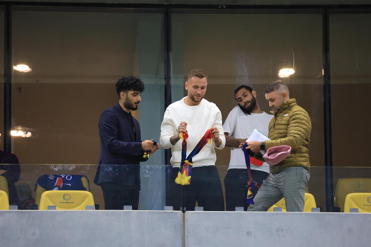 Imagini la finalul meciului FCSB - Oțelul, cu Gigi Becali și MM Stoica în prim-plan