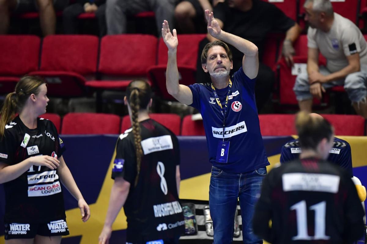 Tyra Axner și tatăl ei, Tomas Axner, în CSM București - Esbjerg