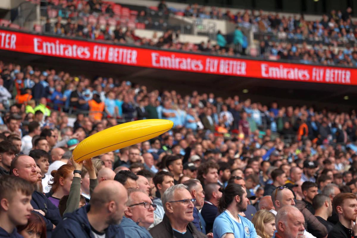 Manchester City și tradiția cu banane gonfabile în tribune