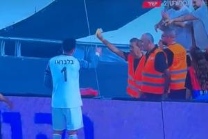 A primit bani de la fani după meci! Gest inedit pentru portarul român din Israel