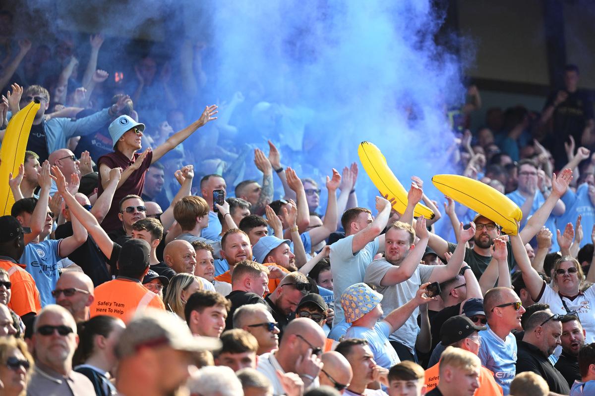 Manchester City și tradiția cu banane gonfabile în tribune