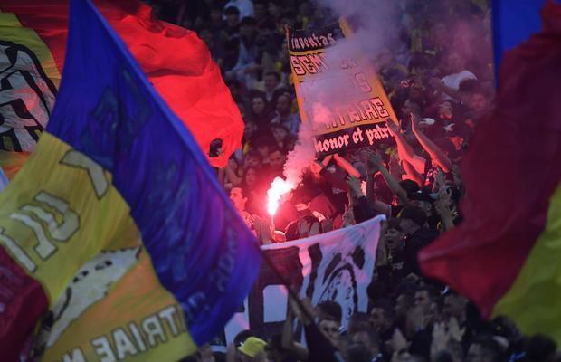 FRF a primit o nouă sancțiune după derapajele fanilor de la meciul cu Suedia » Mai urmează una!