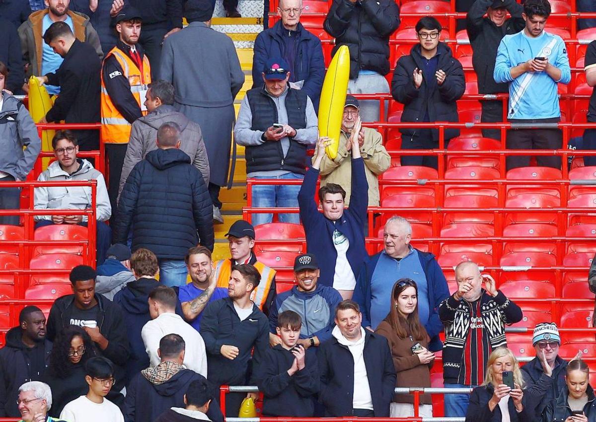 Manchester City și tradiția cu banane gonfabile în tribune
