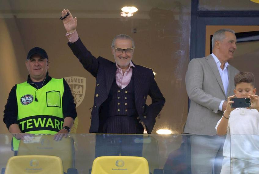 Gigi Becali, pe Arena Națională, la FCSB - Oțelul Galați / Foto: Ionuț Iordache GSP