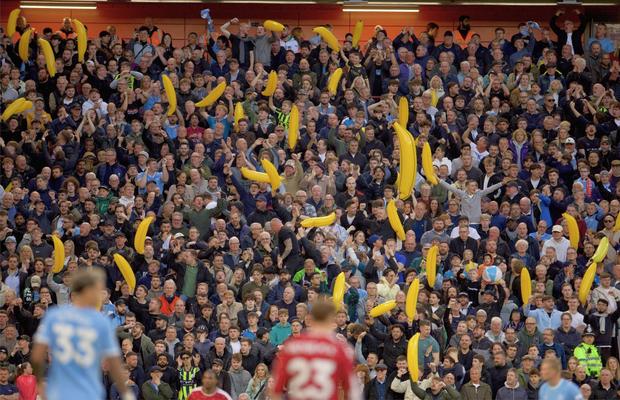 De ce au adus fanii lui City banane gonflabile la „măcelul” cu Liverpool