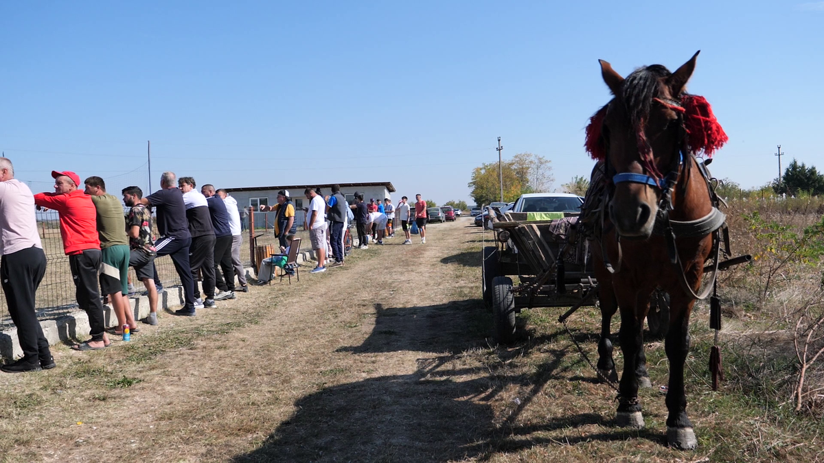 Cum arată derby-ul din Liga a 6-a din comuna care a dat un campion cu Steaua: „Nu facem grătar, că n-avem cărbuni!”