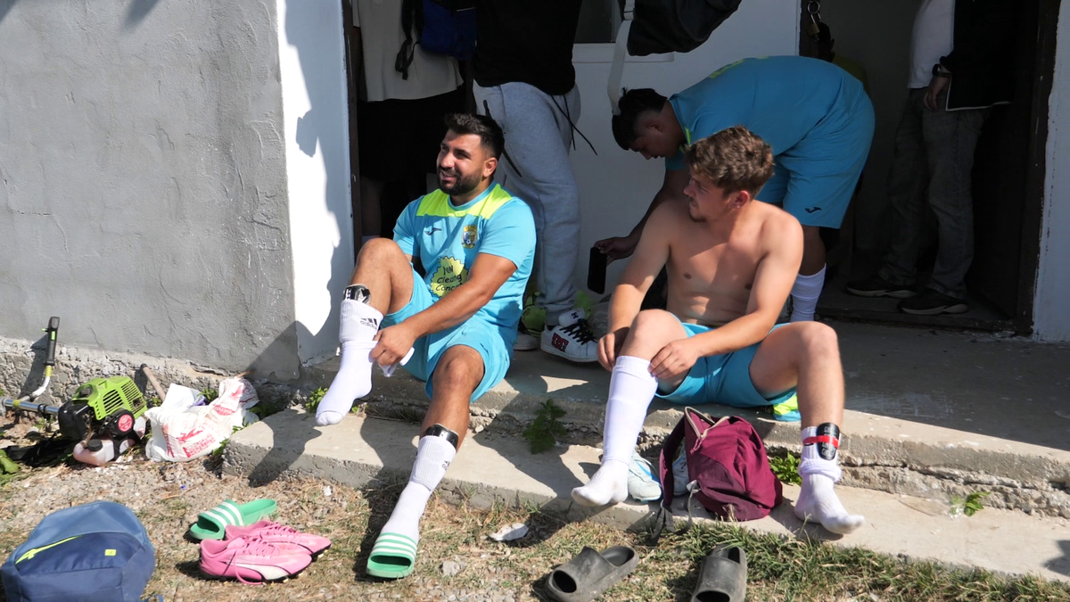 Cum arată derby-ul din Liga a 6-a din comuna care a dat un campion cu Steaua: „Nu facem grătar, că n-avem cărbuni!”