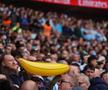 Bananele gonfabile fac parte din tradiția lui Manchester City // Foto: Imago