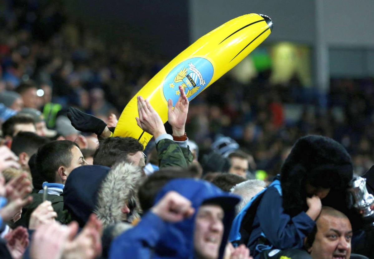 Manchester City și tradiția cu banane gonfabile în tribune