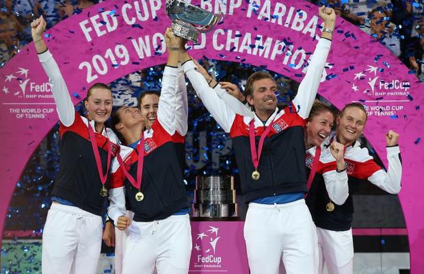 FED CUP // Căpitanul nejucător al Franței și-a rupt piciorul în timp ce sărbătorea titlul!
