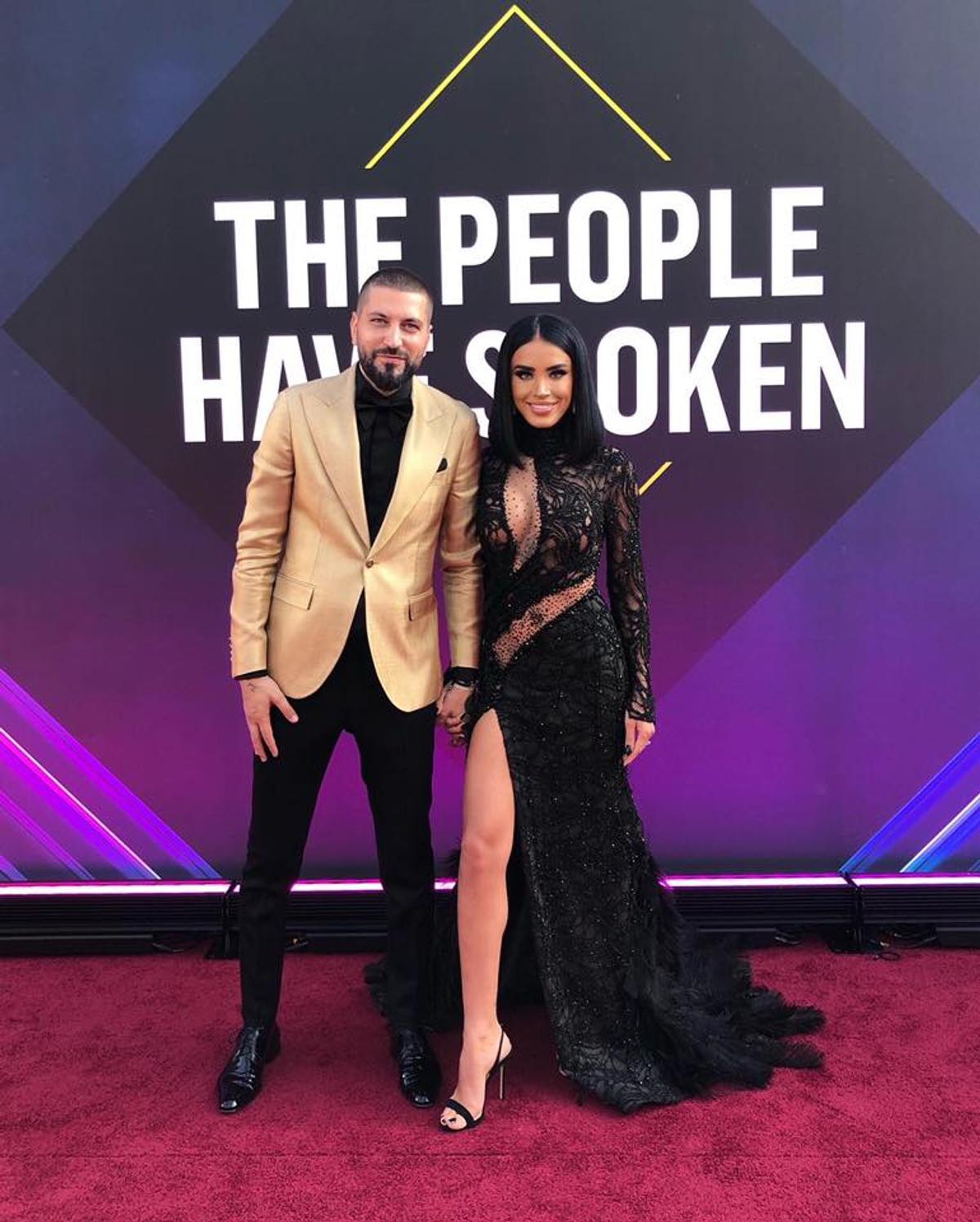 FOTO Adelina Pestrițu, selfie de peste 100.000 de like-uri cu Kim Kardashian » Românca a fost premiată la People's Choice Awards