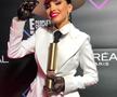 FOTO Adelina Pestrițu, selfie de peste 100.000 de like-uri cu Kim Kardashian » Românca a fost premiată la People's Choice Awards