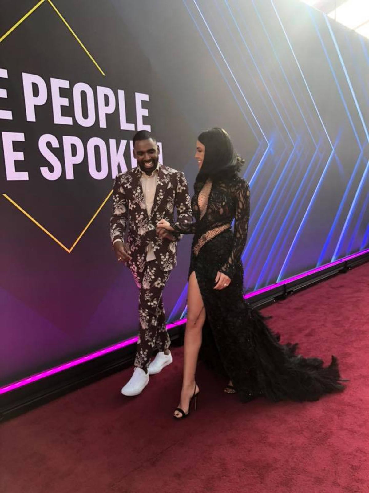 FOTO Adelina Pestrițu, selfie de peste 100.000 de like-uri cu Kim Kardashian » Românca a fost premiată la People's Choice Awards