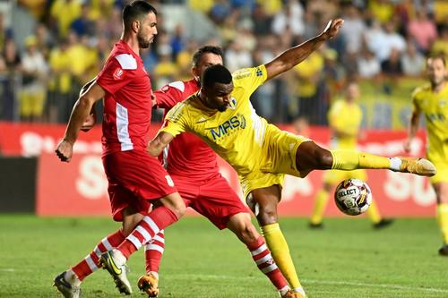 Petrolul și Mioveni sunt despărțite de 10 locuri în clasament, dar sunt unite de problemele financiare / foto: Imago Images
