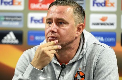 Presa din Azerbaidjan susține că Laurențiu Reghecampf (47 de ani) nu va mai continua la Neftci Baku și își dorește să revină la FCSB.