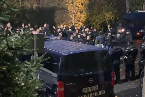 Noi controale detaliate pentru suporterii Stelei: au fost puși din nou să arate buletinele, la Chiajna