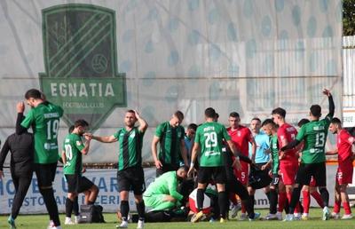 Altă tragedie la un meci de fotbal din prima divizie: un jucător de doar 28 de ani și-a pierdut viața pe teren » Paramedicii nu l-au putut salva!