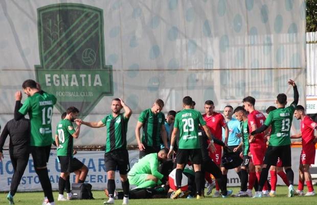 Altă tragedie la un meci de fotbal din prima divizie: un jucător de doar 28 de ani și-a pierdut viața pe teren » Paramedicii nu l-au putut salva!