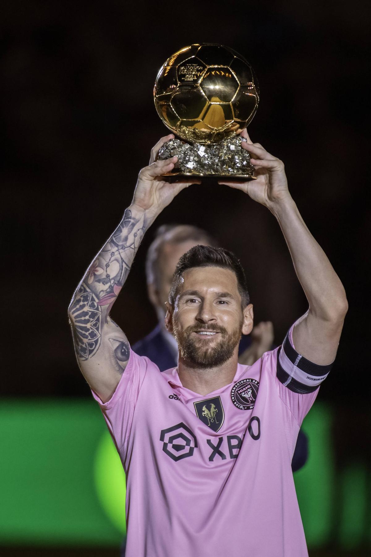 „Noapte de aur” » Lionel Messi le-a prezentat fanilor lui Inter Miami Balonul de Aur: „La anul vom lupta pentru titlu”