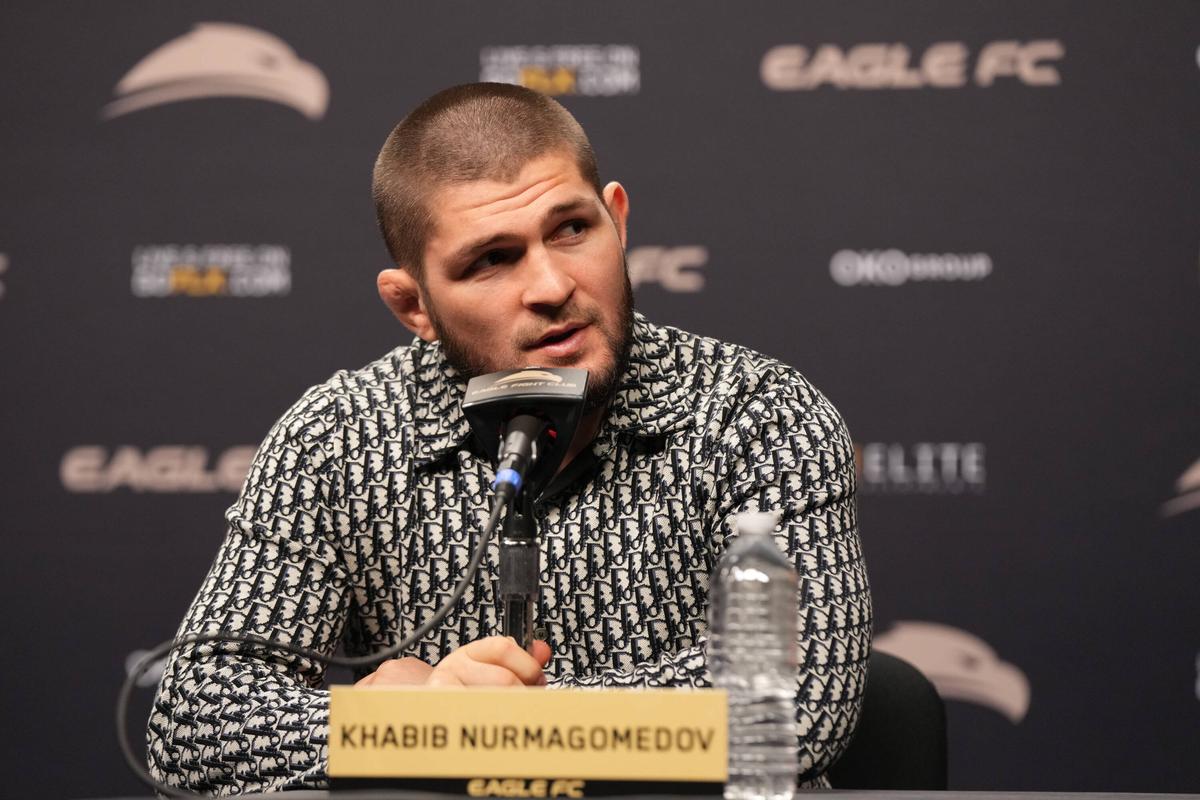 Variantă-surpriză: supercampionul rus Khabib Nurmagomedov ar putea debuta în fotbal!