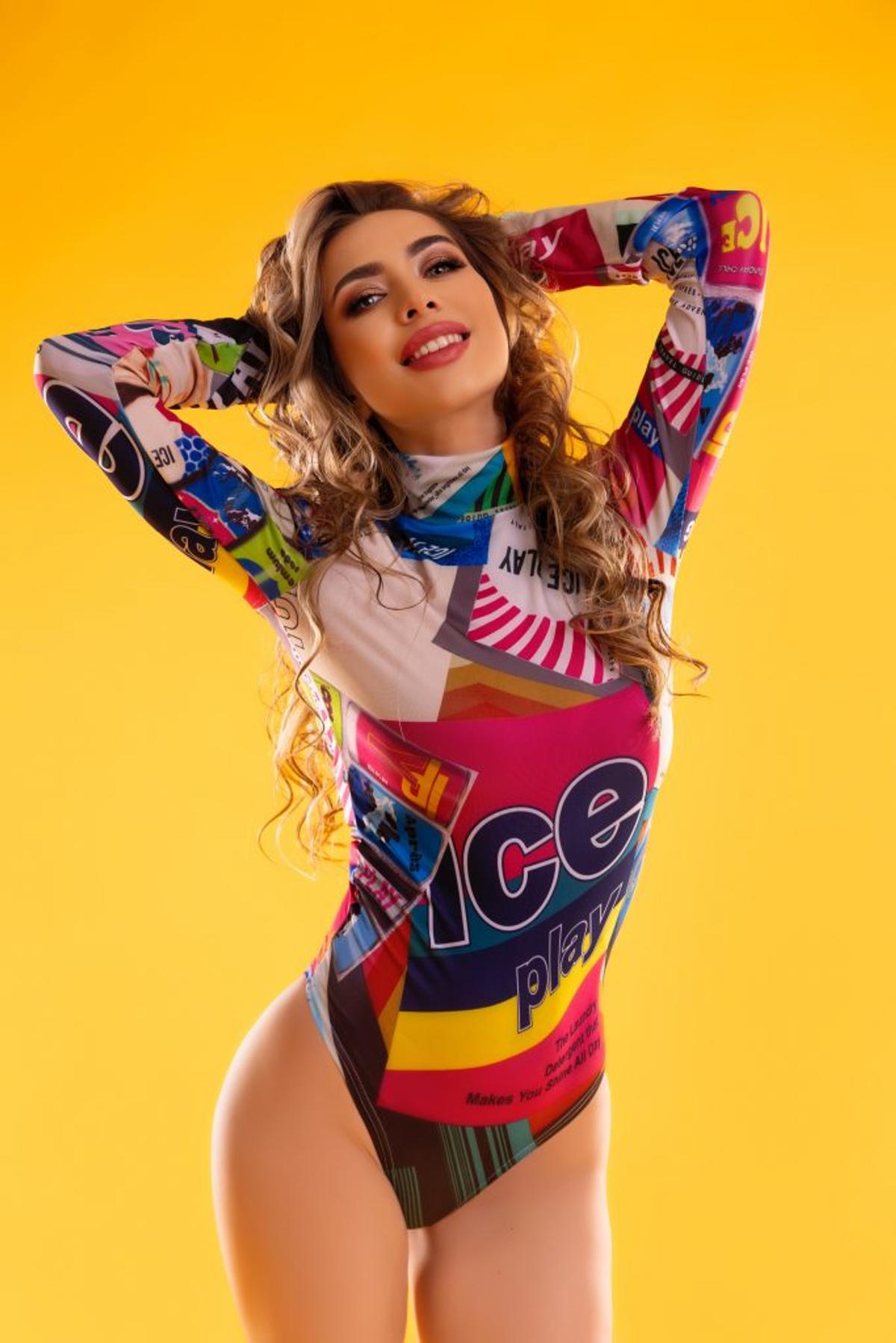 Ronna Riva, apariție incendiară la finala Cupei! Cum s-a îmbrăcat artista îndrăgostită de Rapid: „Fotbal și toate bunătățile”