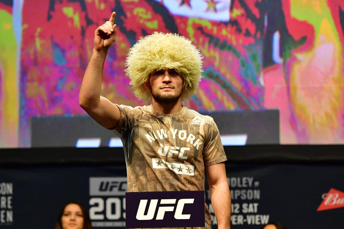 Variantă-surpriză: supercampionul rus Khabib Nurmagomedov ar putea debuta în fotbal!