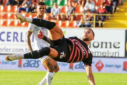 Denis Drăguș în acțiune // Foto: X @ Gaziantep