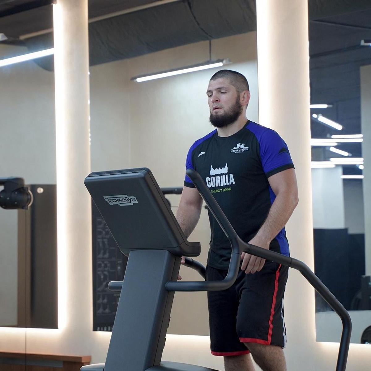 Variantă-surpriză: supercampionul rus Khabib Nurmagomedov ar putea debuta în fotbal!