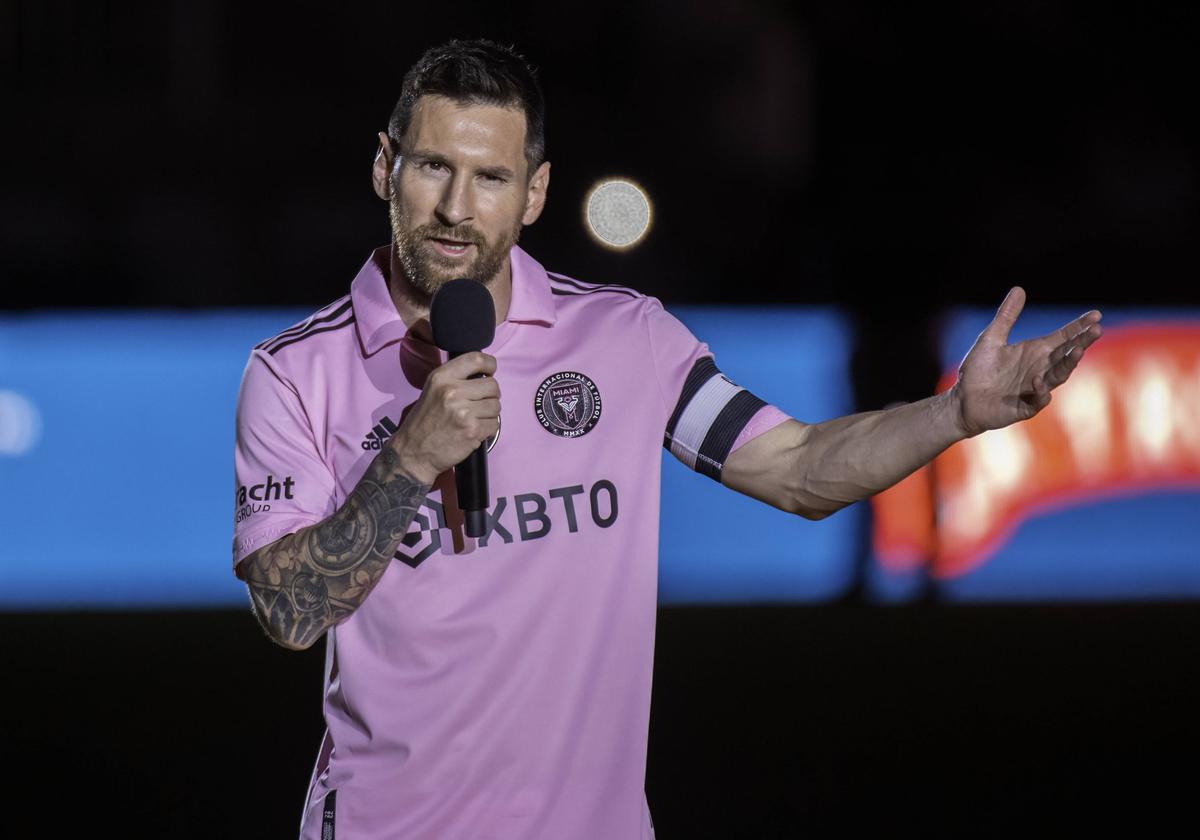 „Noapte de aur” » Lionel Messi le-a prezentat fanilor lui Inter Miami Balonul de Aur: „La anul vom lupta pentru titlu”