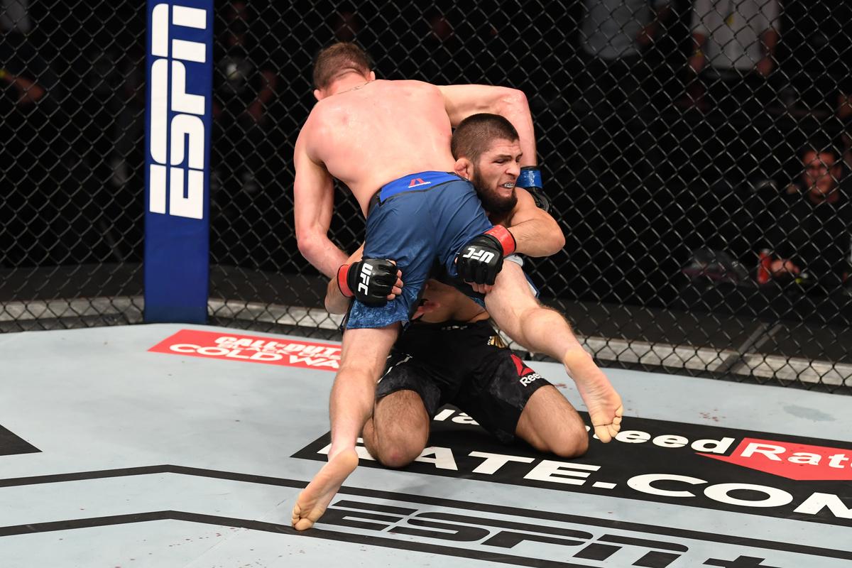 Variantă-surpriză: supercampionul rus Khabib Nurmagomedov ar putea debuta în fotbal!