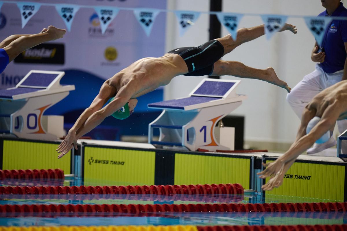 Cele mai spectaculoase imagini din proba de 100 de metri mixt de la Campionatele Naționale de natație în bazin scurt