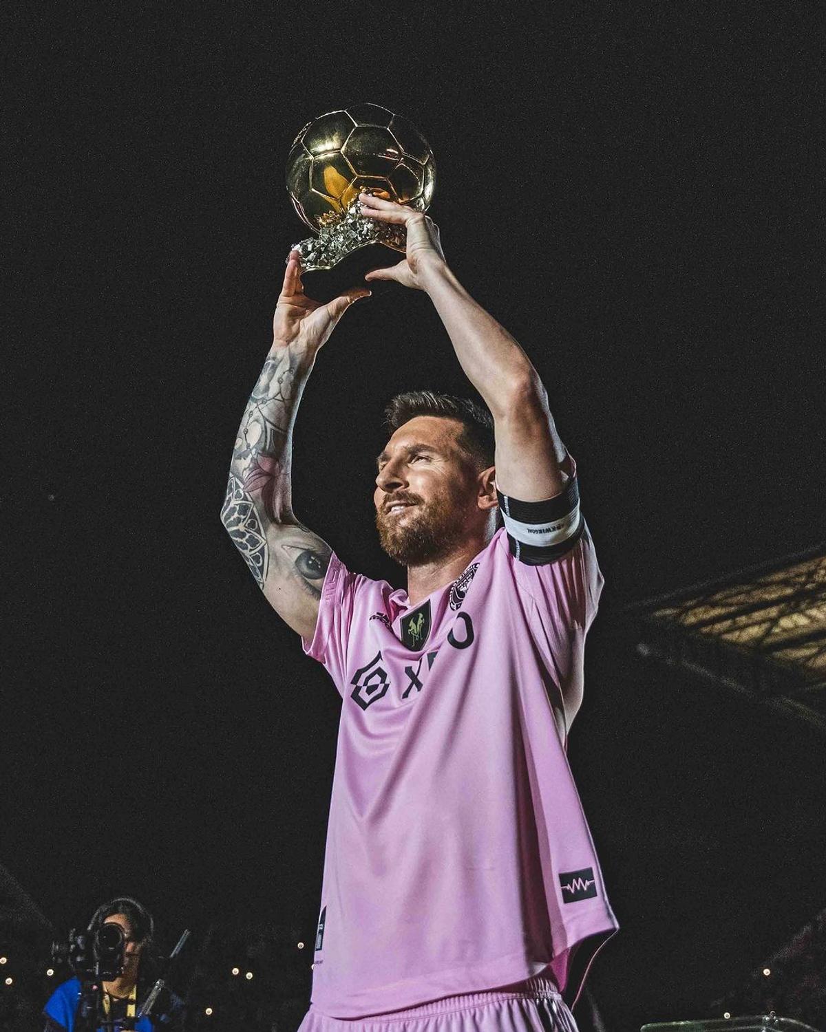 „Noapte de aur” » Lionel Messi le-a prezentat fanilor lui Inter Miami Balonul de Aur: „La anul vom lupta pentru titlu”