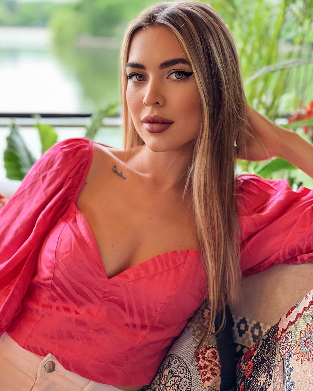 Ronna Riva e cel mai HOT fan al Rapidului! „Incendiază” Giuleștiul la fiecare meci al favoriților