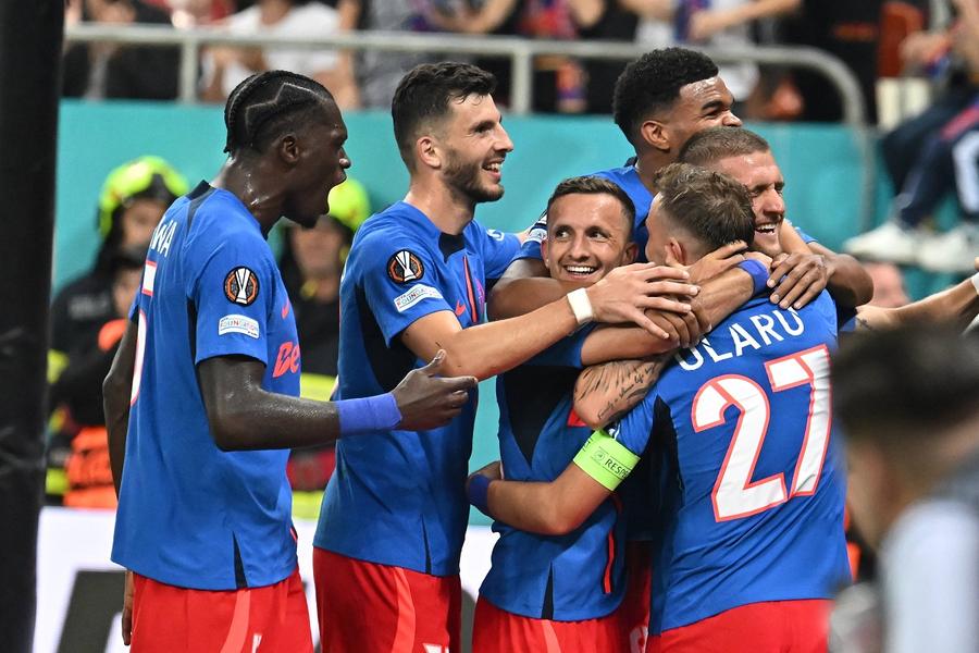 Patronul FCSB a dezvăluit primul „11” și râde de Petrolul: „Pui Mercedesul cu Dacia?” + Are un favorit „mai bun decât Drăgușin, îl ia Lucescu 500% la naționala României”