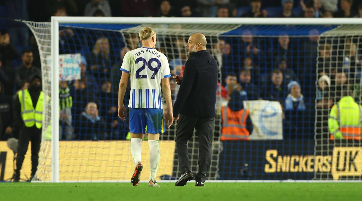 Pep Guardiola, dialog cu Jan Paul van Hecke după Brighton - Manchester City
