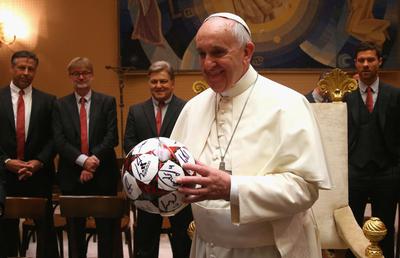 Dialog amuzant între Papa Francisc și o echipă din NFL: „Vă mulțumim pentru rugăciuni, avem nevoie” » Cum a ajuns Suveranul Pontif în atenția fanilor lui Saints