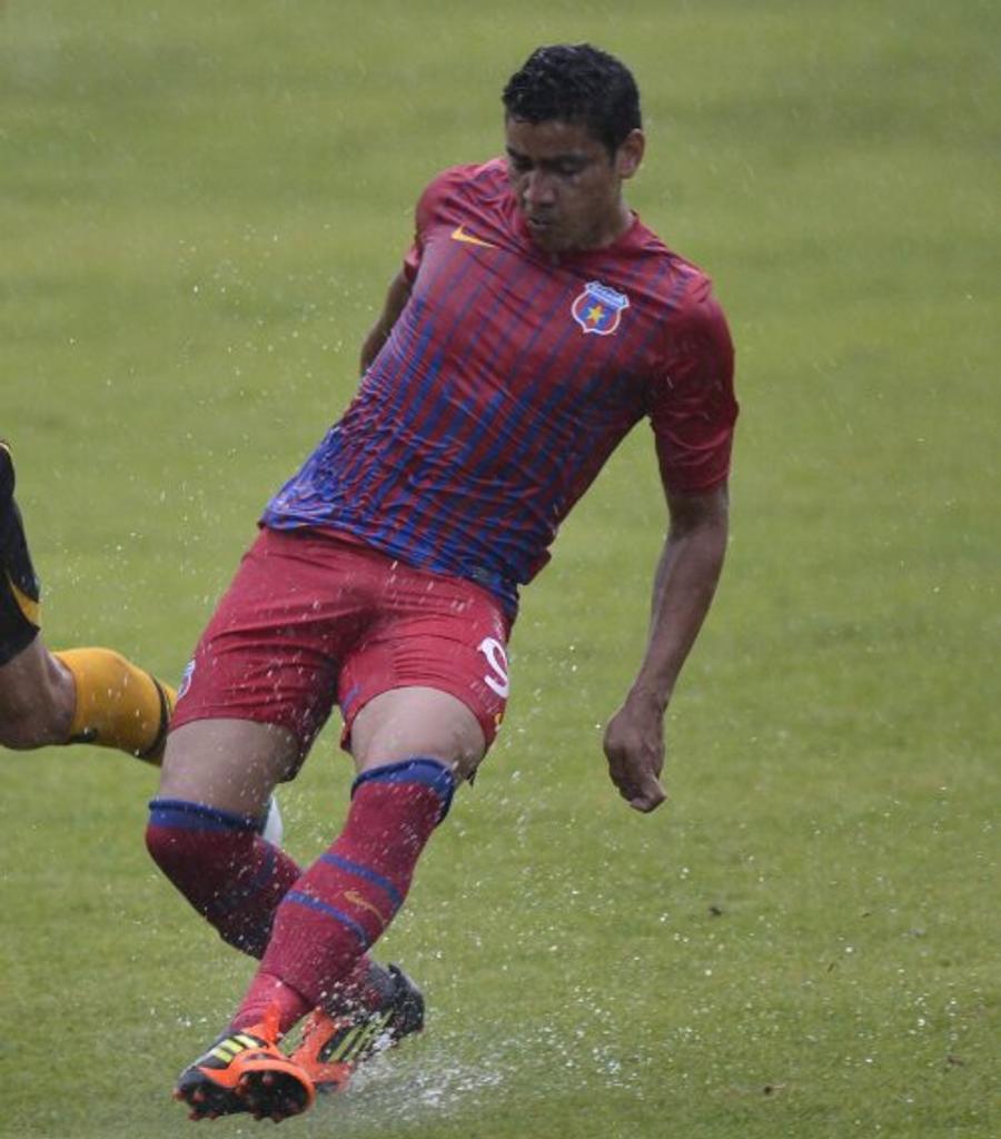 Adi Rocha, fost atacant FCSB Doar 2 atacanți din istoria FCSB au reușit performanța lui Bîrligea: 7 goluri marcate în 10 apariții » Numele sunt surprinzătoare