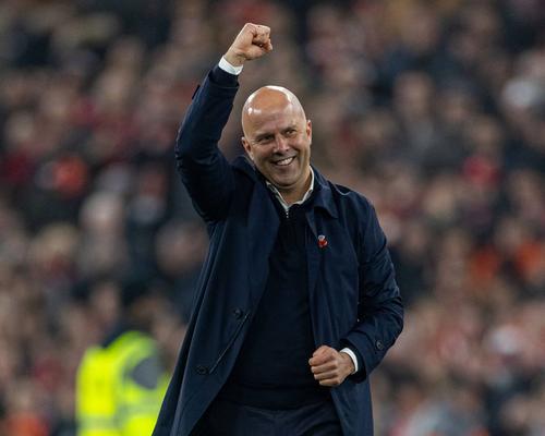 Olandezul Arne Slot, antrenorul lui Liverpool, nu poate fi decât mulțumit de evoluțile echipei sale din acest sezon / Foto: Imago Images