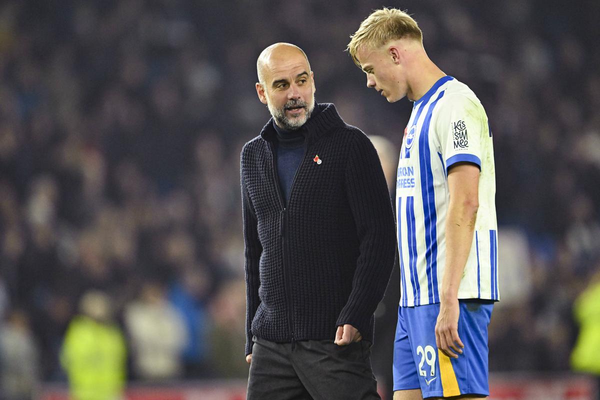 Pep Guardiola, dialog cu Jan Paul van Hecke după Brighton - Manchester City