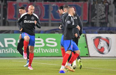 Îngrijorare la FCSB pentru situația lui Vlad Chiricheș! Ce accidentare a suferit fundașul la încălzire înaintea partidei cu U Cluj + Detalii despre leziunile lui Tavi Popescu și Băluță
