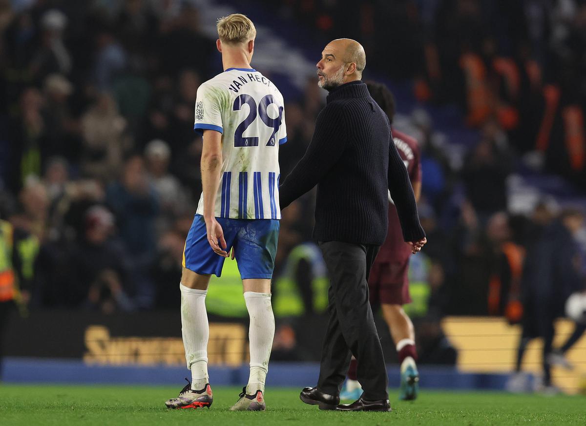 Pep Guardiola, dialog cu Jan Paul van Hecke după Brighton - Manchester City