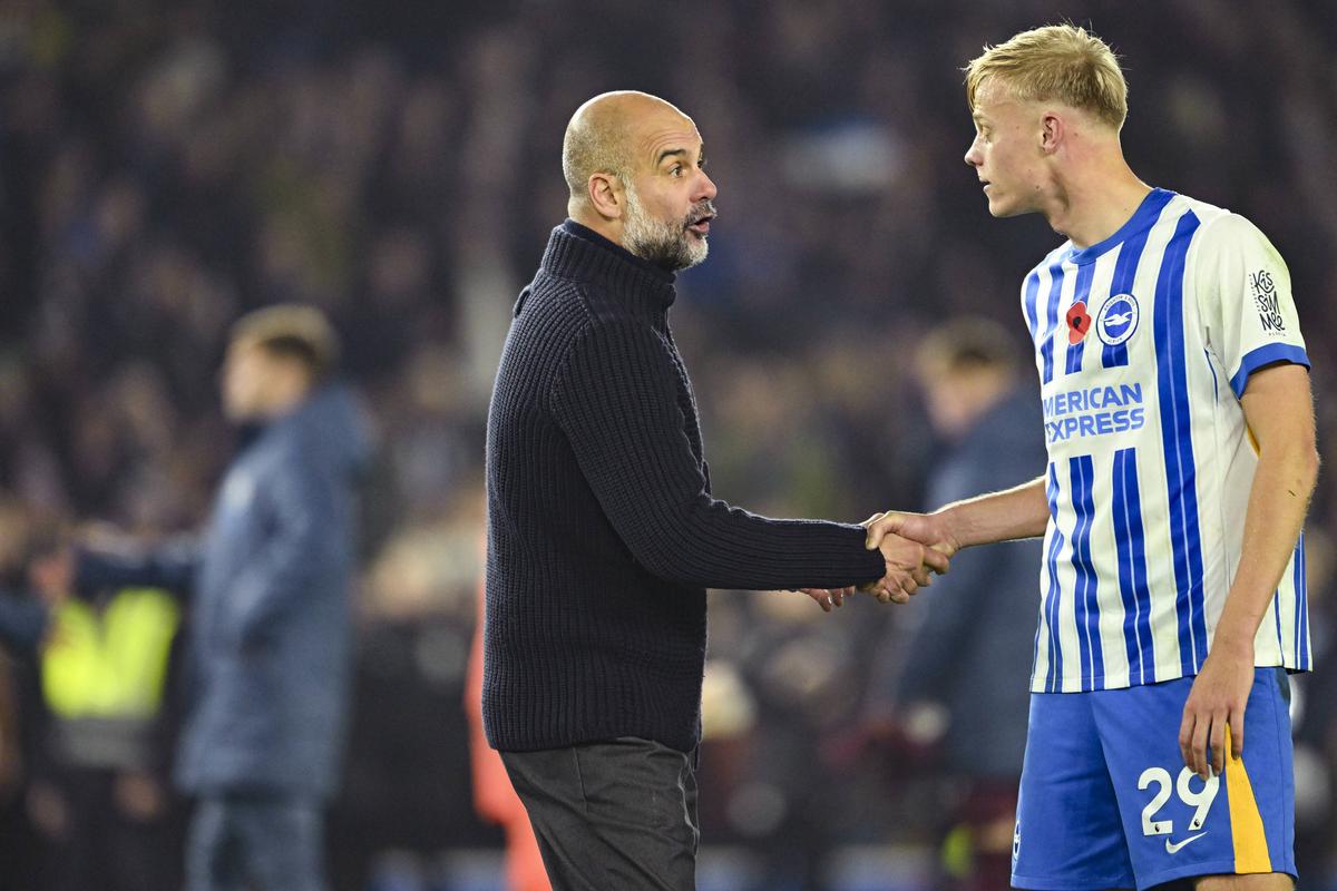 Pep Guardiola, dialog cu Jan Paul van Hecke după Brighton - Manchester City