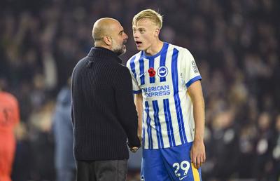 S-a aflat acum! Un cititor pe buze a redat întreaga discuție dintre Pep Guardiola și jucătorul lui Brighton după rezultatul-șoc din Premier League: „Plângi?”