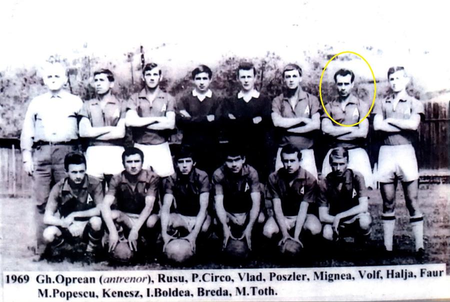 Gheorghe Wolf, încercuit, în tricoul celor de la Aurul Brad. Sursa: cartea „Ascensiune și regres în fotbalul zărăndean”, de Romeo Țâștea Una dintre victimele celebrului criminal în serie Ion Rîmaru a fost soția unui fotbalist crescut la Dinamo! „L-au chemat la procuratură! El a fost primul suspect!”