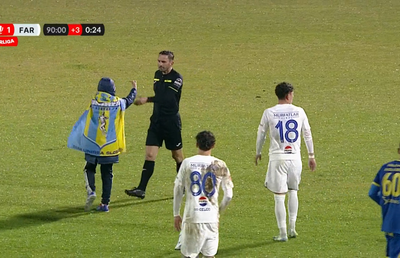 A venit nota de plată după momentul scandalos din Superliga! Sancțiunea primită de copilul care a intrat pe teren și i-a arătat semne obscene lui Colțescu